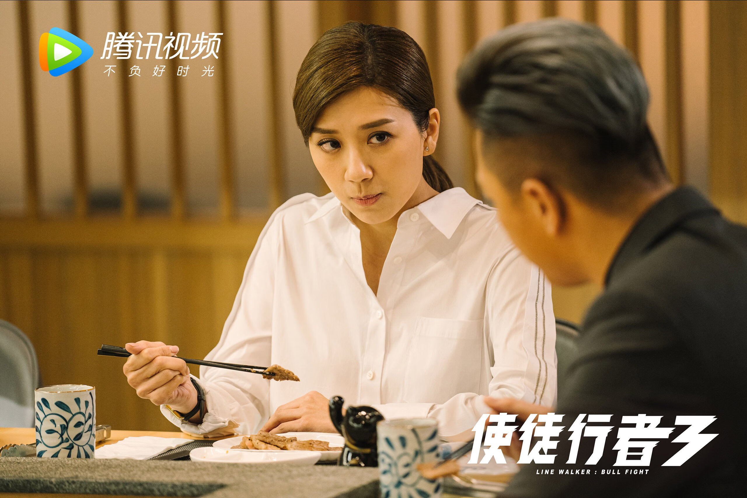 幽灵哈登隔空点燃赛场，那记二十年不熄的隔扣